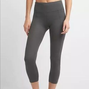 Gap GFast Capri Leggings in Cast Iron